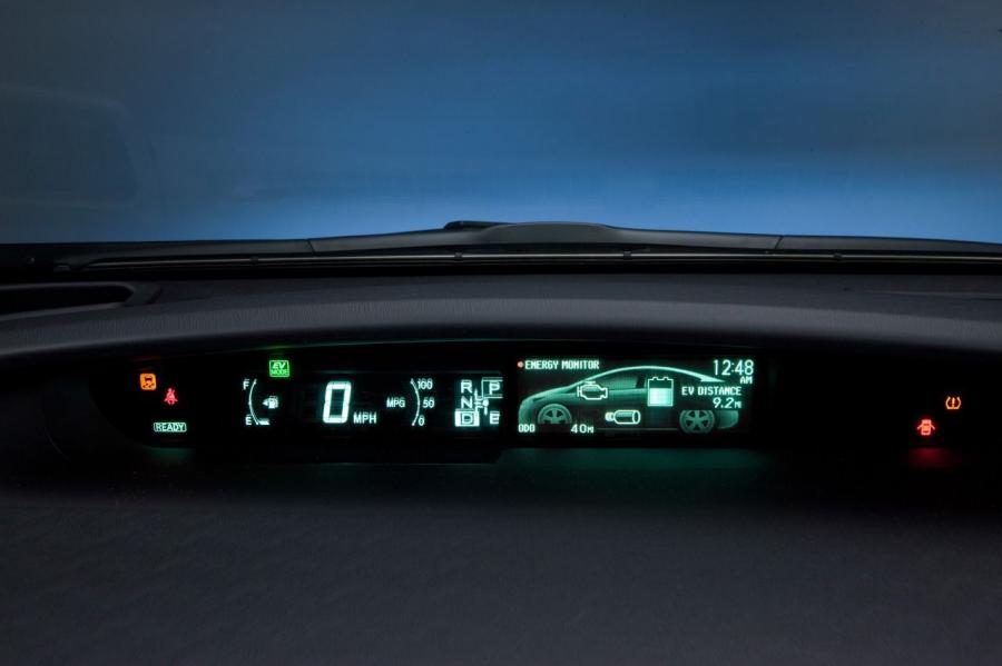  Toyota Prius Plug-In Hybrid 2012 года  (фото 13 из 75)